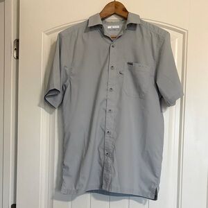 Men's Short-Sleeve Casual Button-Down Shirt in Light Gray